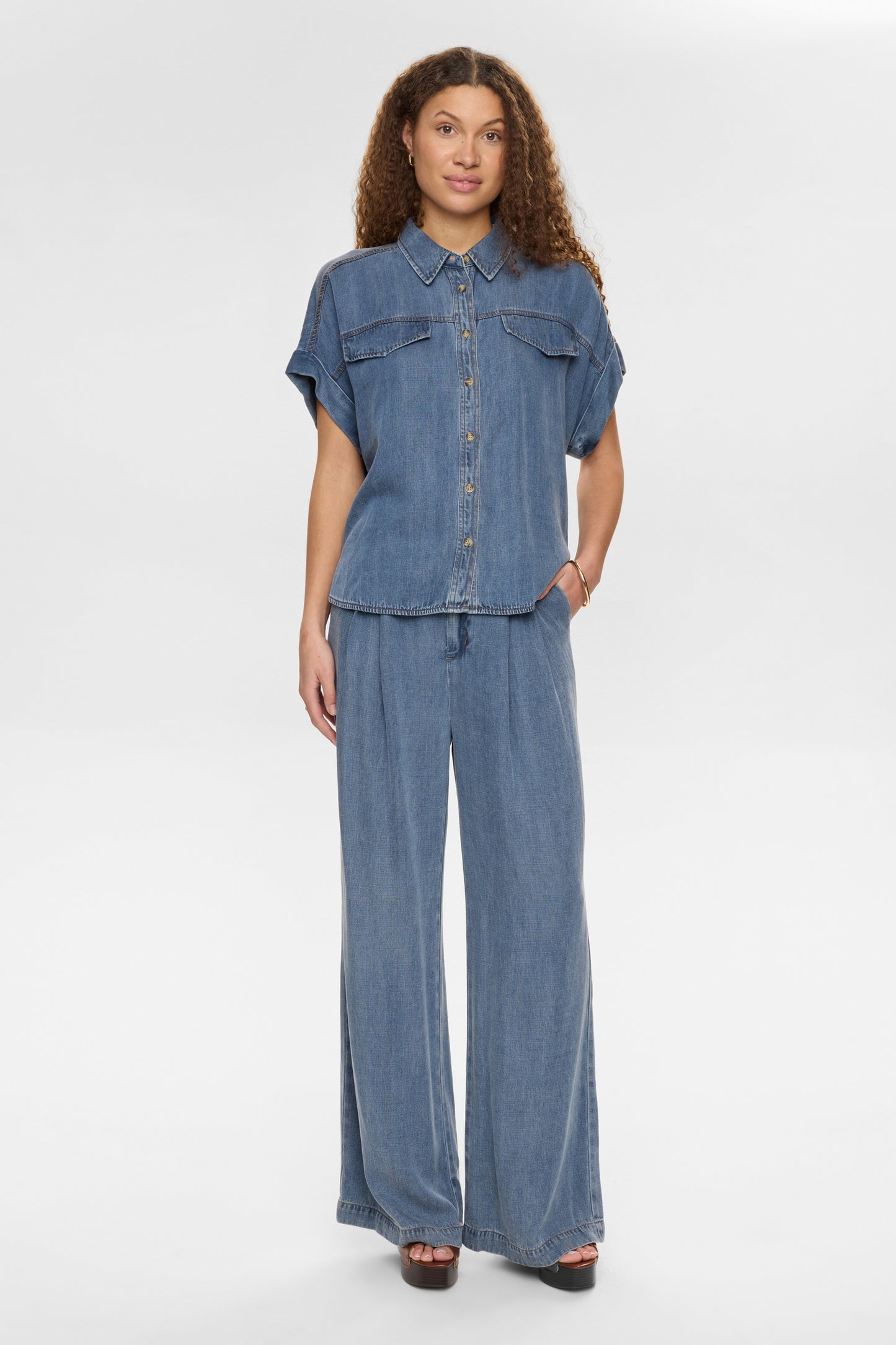 NuElida Pants